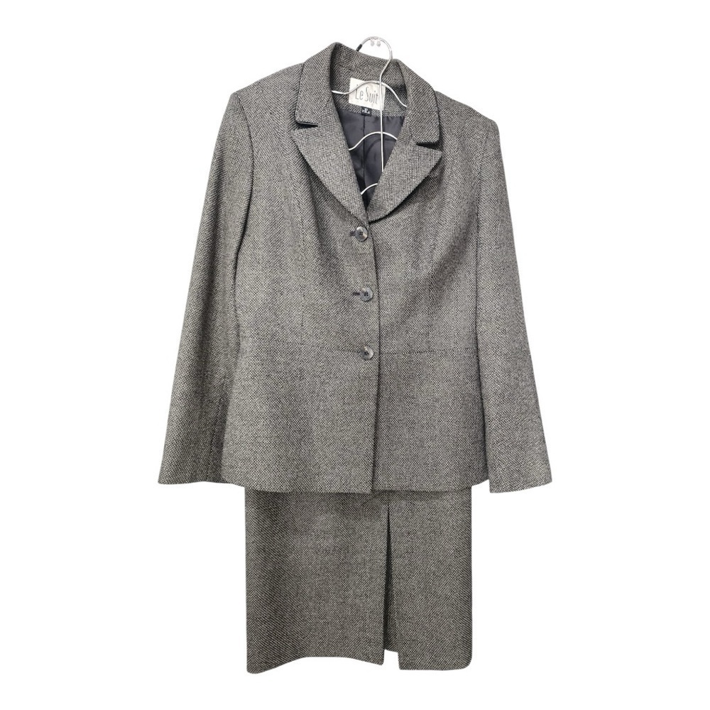 Le Suit ,Women’s suit size 10 black color with cream